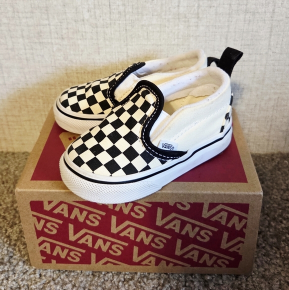 Vans Checkerboard Slip-On Shoes - Picture 2 of 3